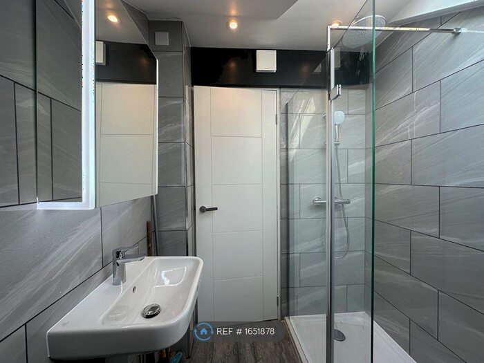 2 Bedroom Flat To Rent In Wandsworth Common, London, SW17