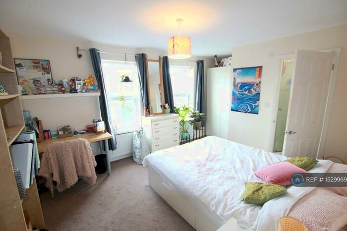 6 Bedroom Terraced House To Rent In College Road, Reading, RG6