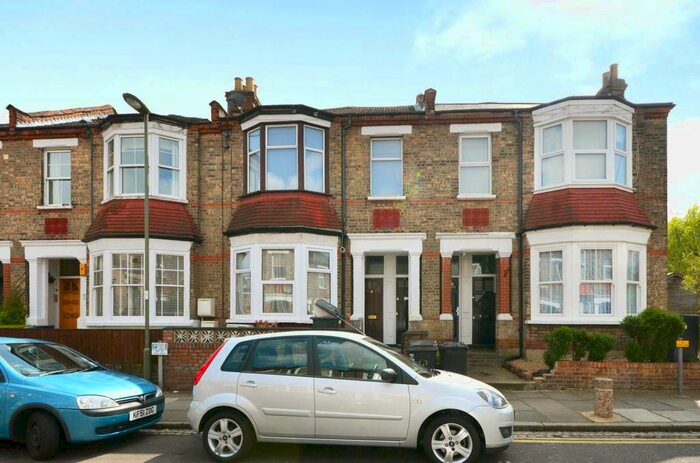 2 Bedroom Flat To Rent In Kitchener Road, East Finchley, London, N2