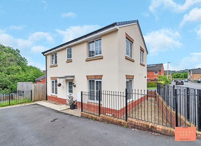3 Bedroom Detached House For Sale In Waun Draw, Caerphilly, CF83