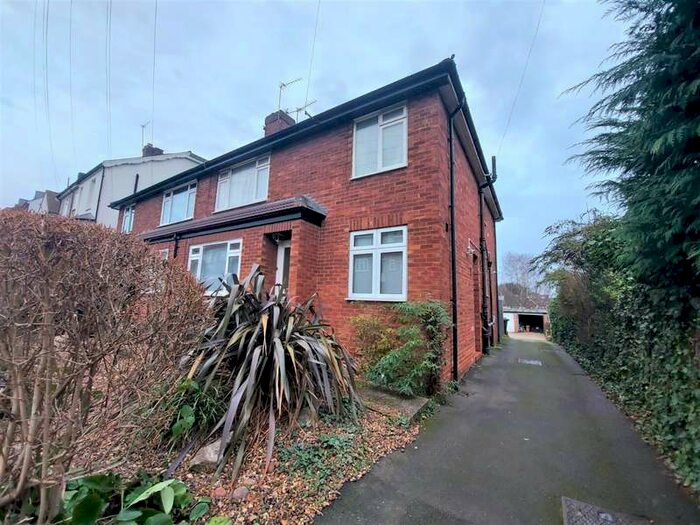 2 Bedroom House To Rent In Hadley Road, Barnet, EN5