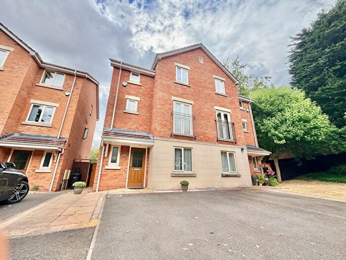 4 Bedroom Town House For Sale In Tipton Road, Sedgley, DY3