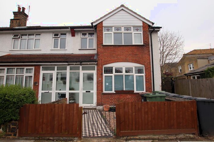 4 Bedroom Semi-Detached House To Rent In Shell Road, London, SE13