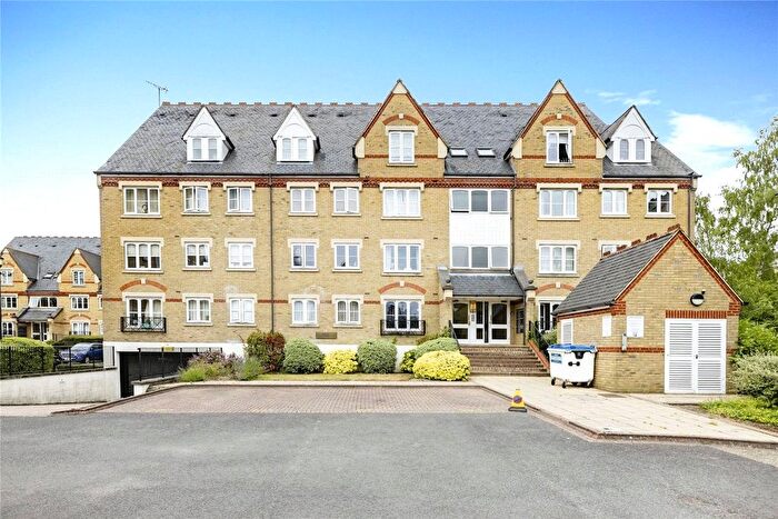 2 Bedroom Flat To Rent In Exeter Close, Watford, Hertfordshire, WD24