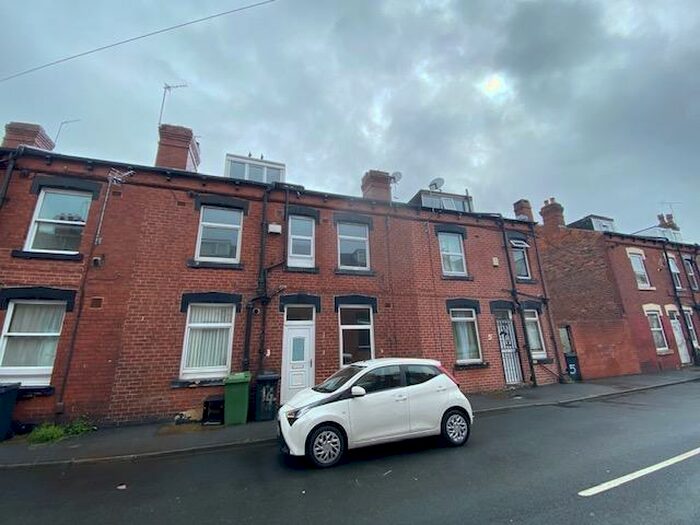 4 Bedroom Property To Rent In Crosby Terrace, Leeds, LS11