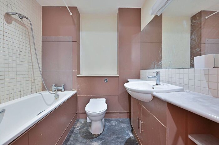 1 Bedroom Flat For Sale In Clarendon House, Kingston, Kingston Upon Thames, KT2