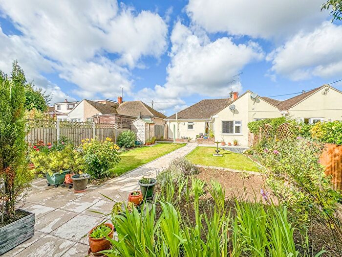 2 Bedroom Semi-Detached Bungalow For Sale In Willow Walk, Hockley, SS5