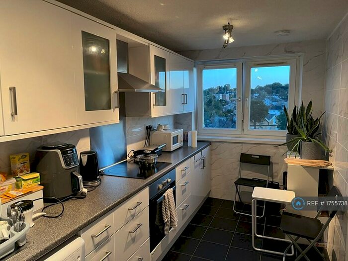 2 Bedroom Flat To Rent In Masefield Court, Warley, Brentwood, CM14