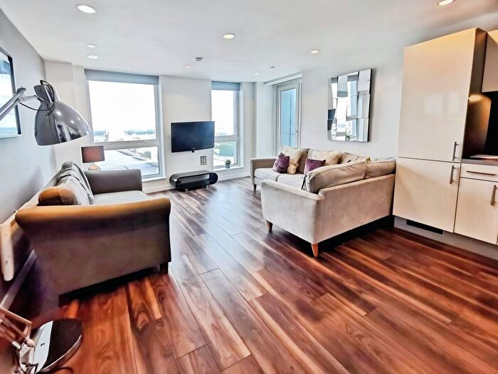 3 Bedroom Flat For Sale In The Heart, Media City, M50