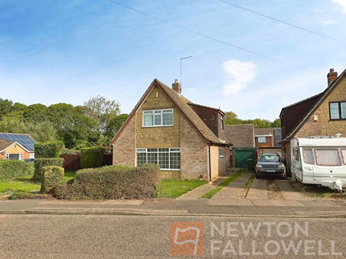3 Bedroom Detached House For Sale In Aster Drive, Werrington, Peterborough, PE4