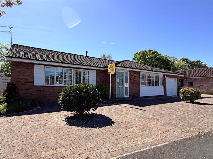 3 Bedroom Detached Bungalow For Sale In Greenwich Drive, Lytham, FY8