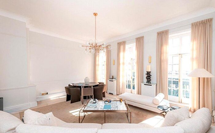 1 Bedroom Flat To Rent In Upper Brook Street, Mayfair, London, W1K