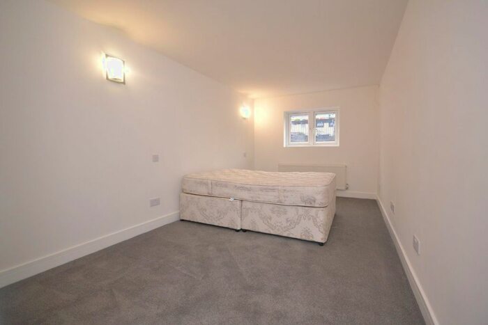 2 Bedroom Property To Rent In Nicholsons Lane, Maidenhead, SL6