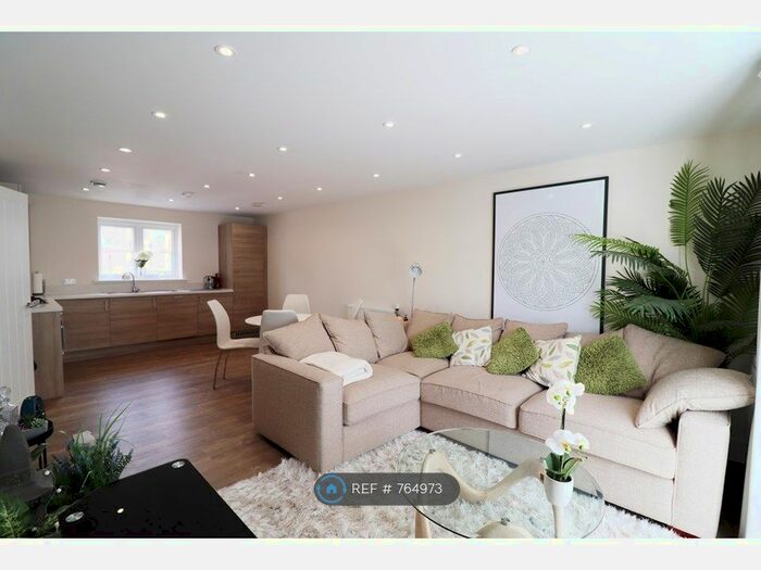 2 Bedroom Flat To Rent In Searle Crescent, Broomfield, Chelmsford, CM1