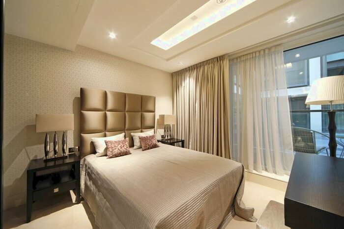 1 Bedroom Flat To Rent In Kensington High Street, London, W14