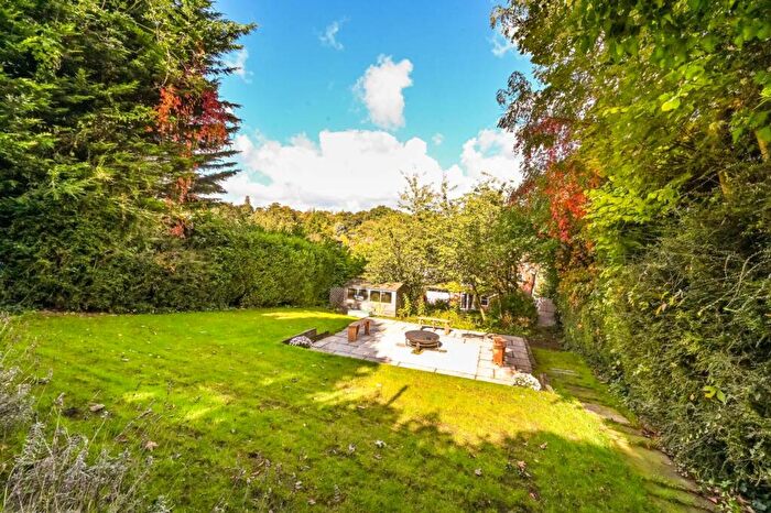 4 Bedroom Detached House For Sale In Cookham Dean Bottom, Cookham Dean, Maidenhead, SL6