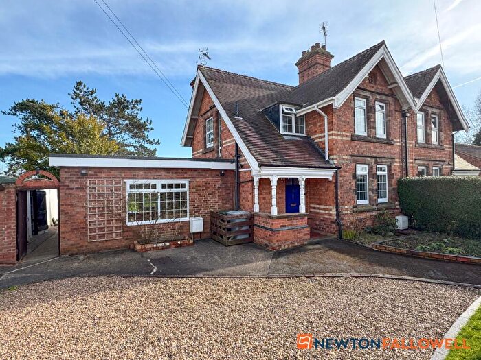 3 Bedroom Semi-Detached House For Sale In Gainsborough Road, Winthorpe, NG24