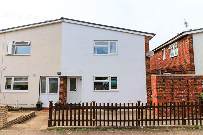 4 Bedroom Semi-Detached House To Rent In Fern Dells, Hatfield, AL10