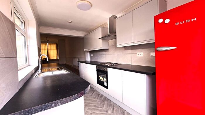 3 Bedroom Semi Detached House To Rent In Arlington Gardens, IG1