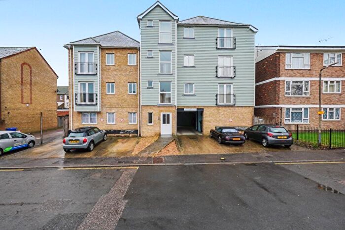 1 Bedroom Flat To Rent In Station View Court, Pembury Street, Sittingbourne, Kent, ME10