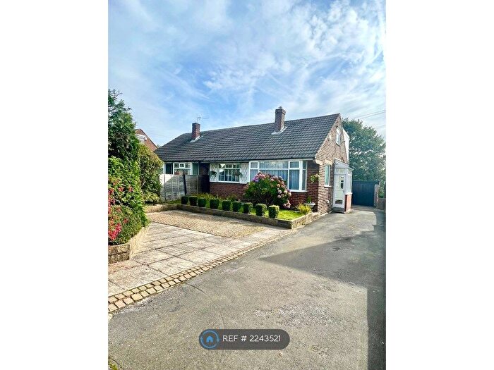 4 Bedroom Semi-Detached House To Rent In Chatsworth Fall, Pudsey, LS28