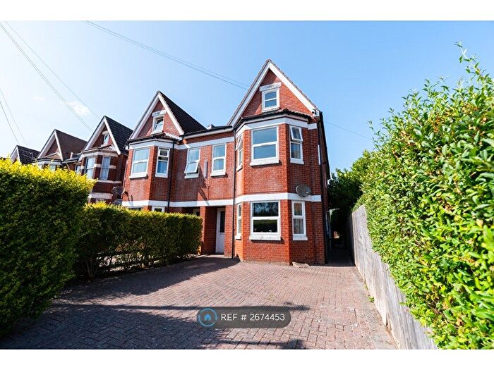 4 Bedroom Maisonette To Rent In Landguard Road, Southampton, SO15