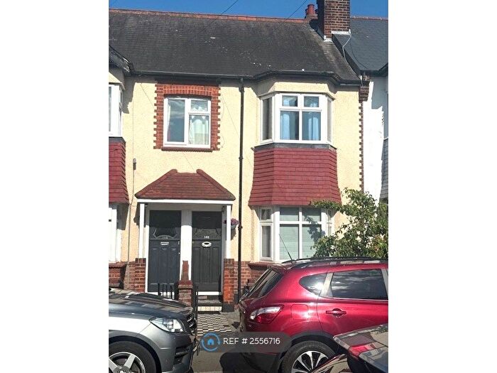 2 Bedroom Flat To Rent In Leigham Court Drive, Leigh-On-Sea, SS9