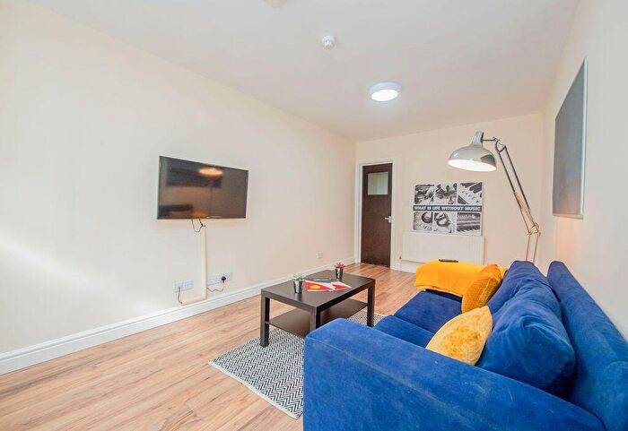 6 Bedroom Flat To Rent In Flat, Lawrence Road, Liverpool, L15