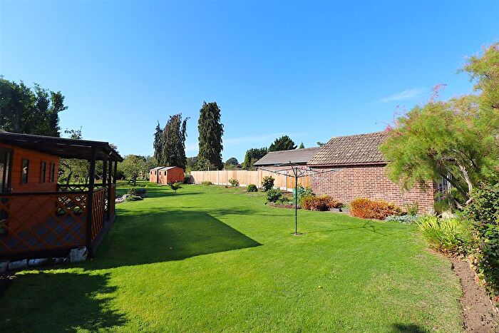 5 Bedroom Detached House For Sale In Lower Rainham Road, Rainham, ME8