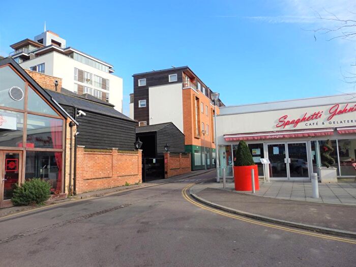 2 Bedroom Apartment To Rent In Castle Quay, Bedford, MK40