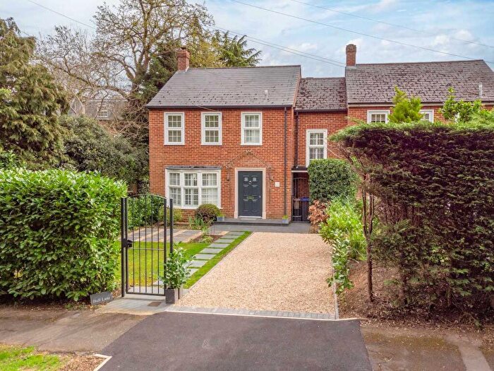 3 Bedroom End Of Terrace House For Sale In Bull Lane, Gerrards Cross, SL9