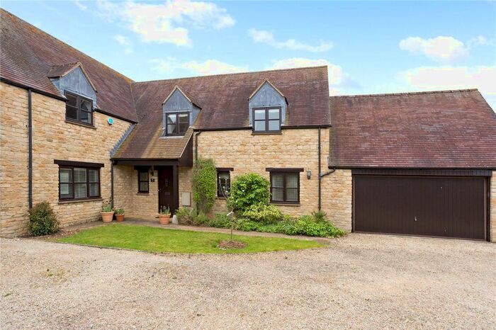 4 Bedroom Detached House For Sale In Field Court, Duns Tew, Bicester, Oxfordshire, OX25