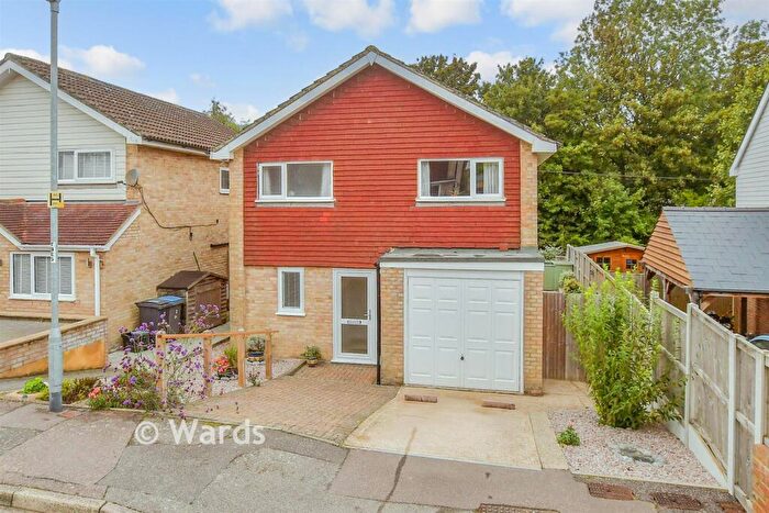 3 Bedroom Detached House For Sale In The Glen, Shepherdswell, Dover, Kent, CT15