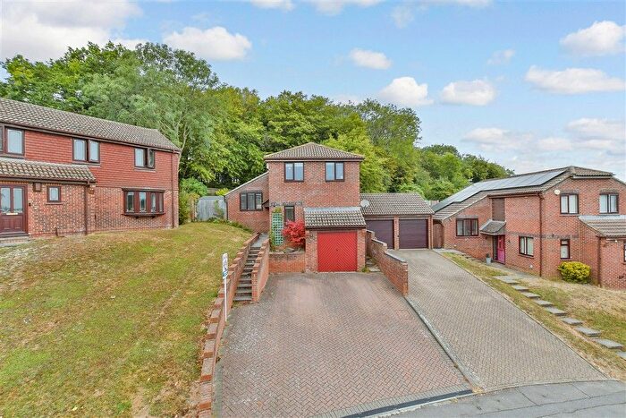 4 Bedroom Detached House For Sale In Swallow Rise, Walderslade, Chatham, Kent, ME5