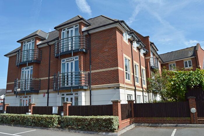 2 Bedroom Flat To Rent In Henley Court, Denham Road, Egham, Surrey, TW20