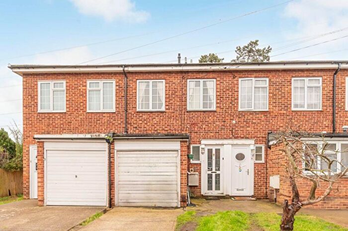 3 Bedroom Flat To Rent In Sherborne Road, Sutton, SM3