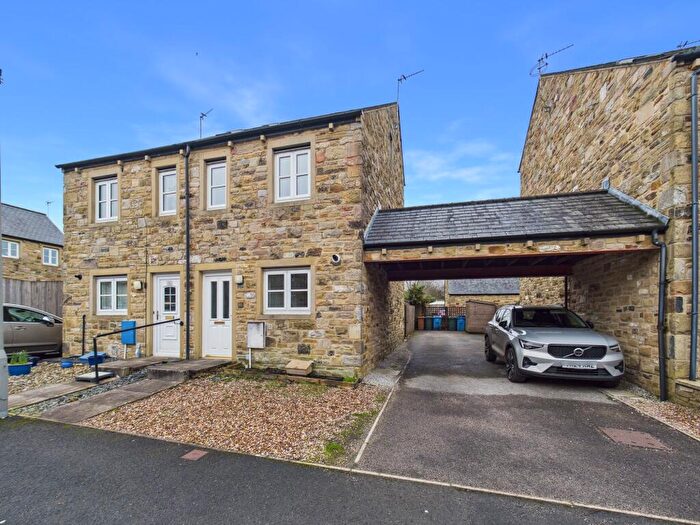 3 Bedroom Town House To Rent In Coppice Lane, Hellifield, BD23