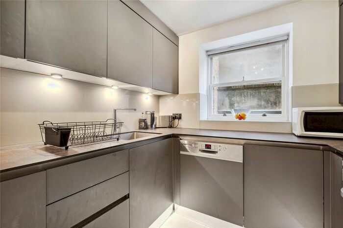 2 Bedroom Flat To Rent In Earl's Court Square, London, SW5