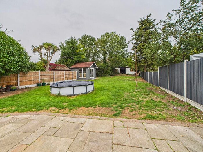 4 Bedroom Semi-Detached Bungalow For Sale In Vincent Close, Corringham, SS17