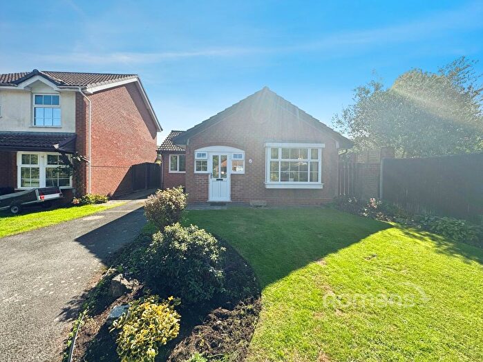 2 Bedroom Bungalow For Sale In Catkin Close, Chineham, Basingstoke, RG24