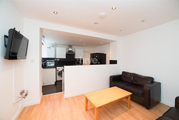4 Bedroom Flat To Rent In Tosson Terrace, Heaton, Newcastle Upon Tyne, NE6