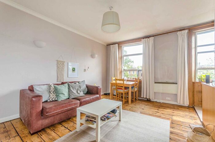 1 Bedroom Flat For Sale In Upper Street, , Highbury And Islington, London, N1