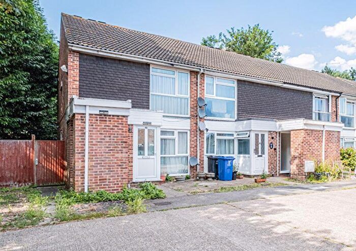 1 Bedroom Maisonette For Sale In Beeton Close, Pinner, HA5