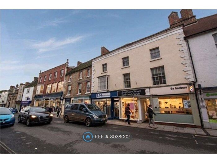 3 Bedroom Flat To Rent In High Street, Malmesbury, SN16