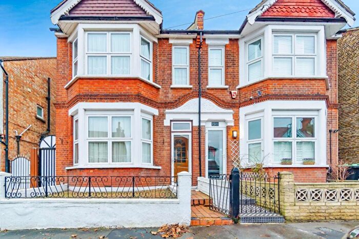 3 Bedroom Semi Detached House For Sale In Alton Road, Croydon, CR0