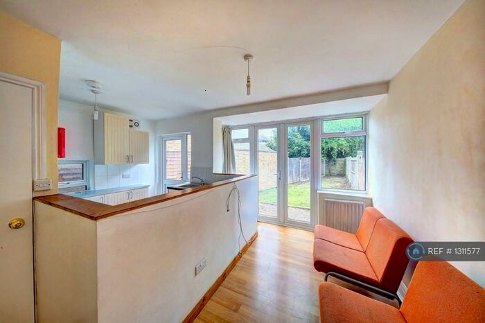 4 Bedroom Terraced House To Rent In Oaklea Passage, Central Kingston, KT1