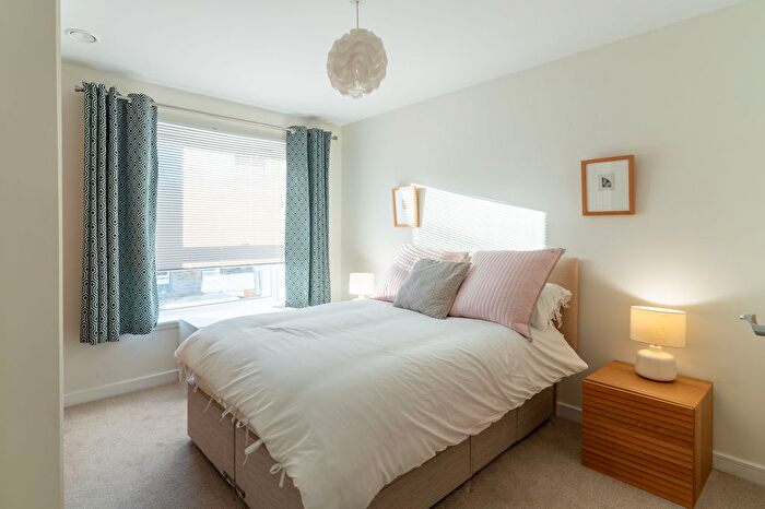2 Bedroom Flat For Sale In Dalgety Road, Edinburgh, EH7