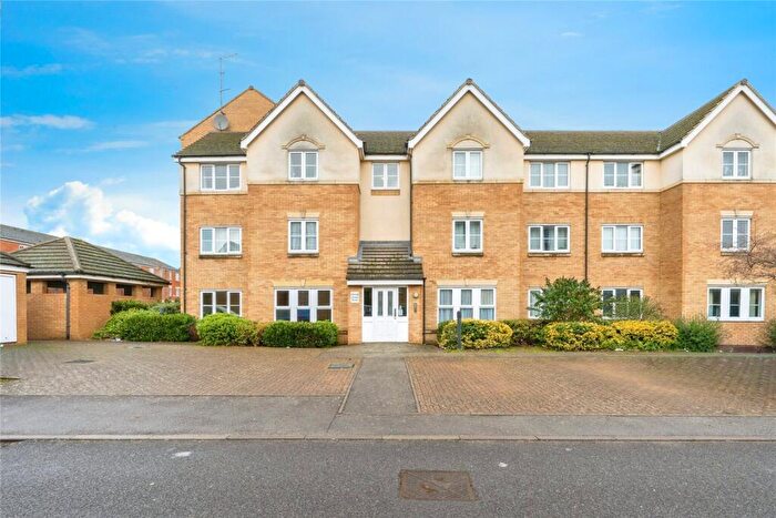 2 Bedroom Flat For Sale In Crowe Road, Bedford, Bedfordshire, MK40