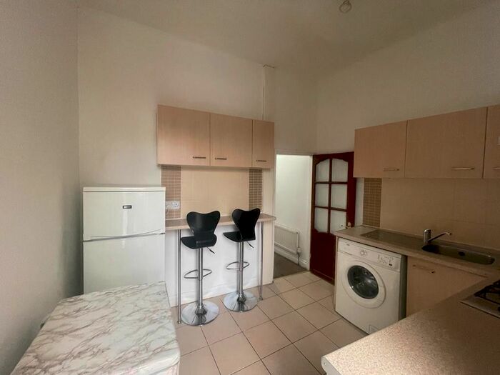 1 Bedroom Flat To Rent In Heaton Moor Road, Stockport, Cheshire SK4