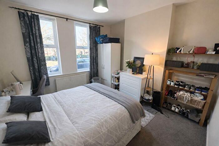 5 Bedroom Semi Detached House To Rent In Cycle Road, Nottingham, NG7